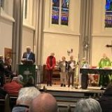Feestelijke huldigingen tijdens kerkdienst in Lierderholthuis